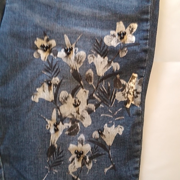 Alloy blue jeans black and white floral design - Picture 4 of 9